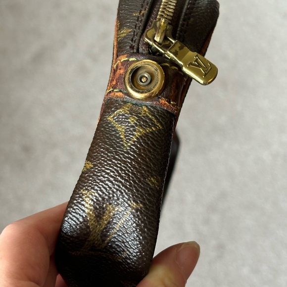 Auth Louis Vuitton Marley Dragonne PM Clutch - Picture 10 of 14